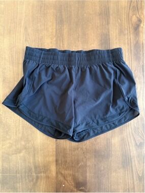 Athleta Black Mesh Racer Run 4” Short Size M EUC
